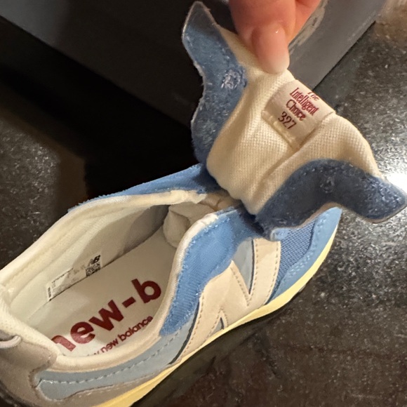 New Balance Kids' Sneakers in Blue and Cream toddler 9.5 - Picture 4 of 11